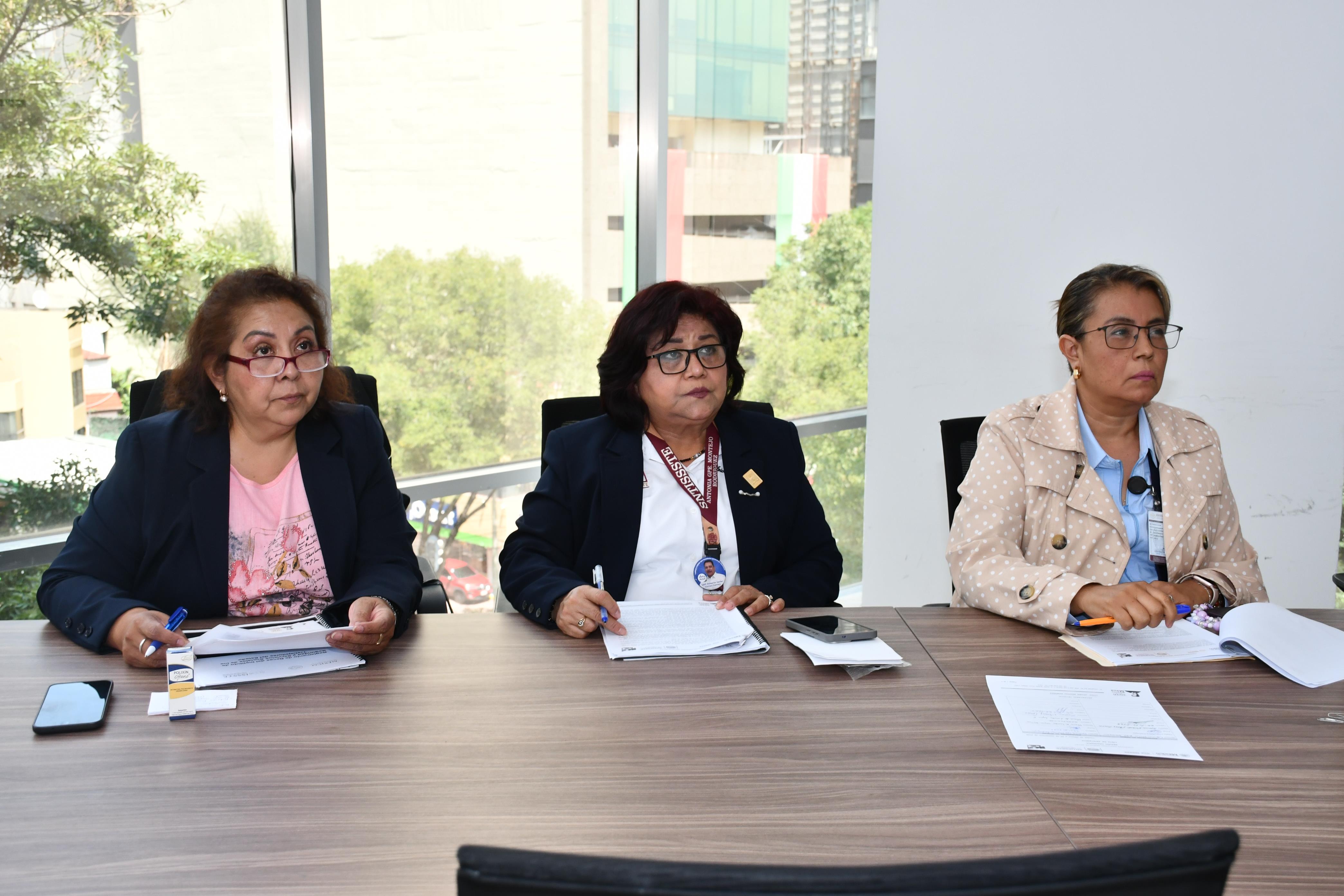 Sesión de la Comisión Nacional Mixta de Becas 